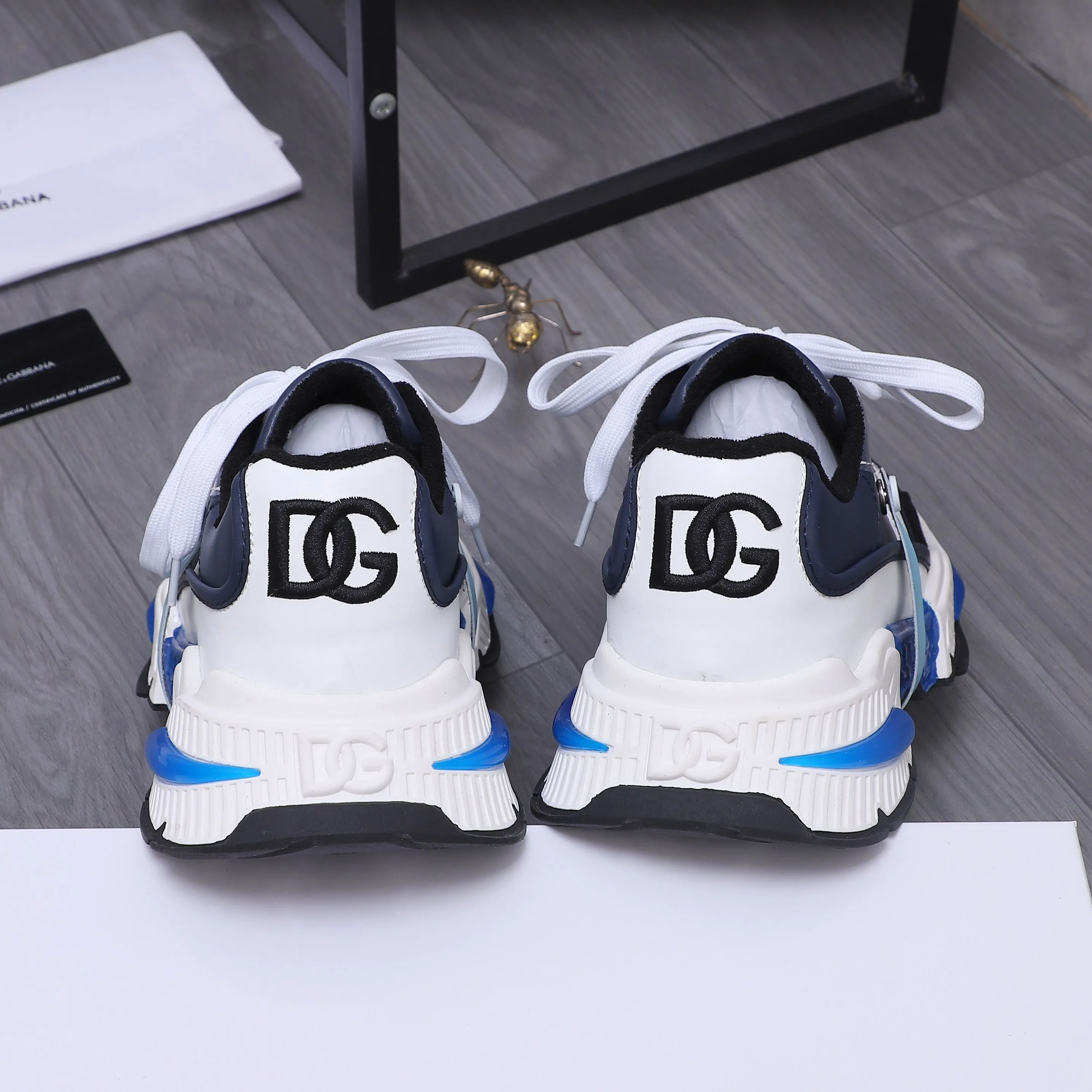 Men's shoes 💰560 Product trademark: DG (Dolce & Gabbana) Couple casual shoes Regular size: 35-46 Product materials: Selected cowhide stitching upper, short velvet lining, cowhide insole, original outsole